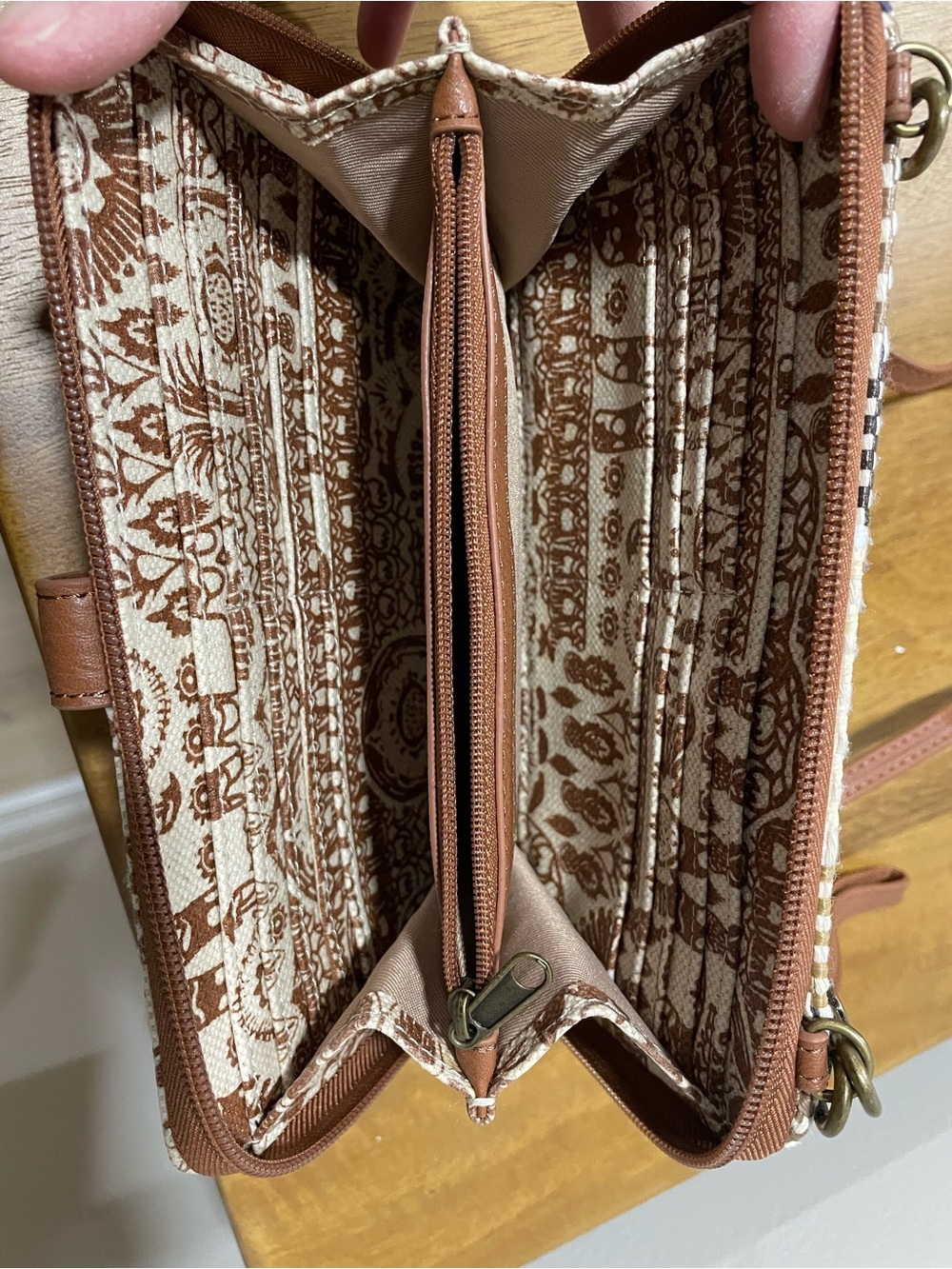 The Sak Woven Crossbody Wallet in Brown & Cream - Picture 4 of 5